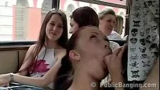 Jouer Teen scopata nella figa sull'autobus
