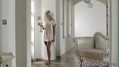 Oynat Siktir et erotik ile güzel bir sarışın yangın için al senin horoz Yukarı maksimum