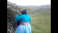 Oynat Oğlunun Sikini Yükseltiyor Ve Çirkin Çingenesini Sikiyor