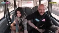 Abspielen Reife, die se3 fickt, fickt mit einem Taxifahrer