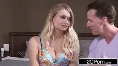 Oynat Becerdin Ve Dövülmüş Kocası Porno Dergilerinde Görünüyor Ve Hamile Karısına Tecavüz Ediyor