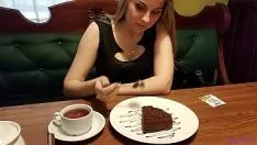 Redare O Duce La O Prajitura Si Dupa O Dau In Sex