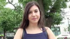 Jouer La impicca nel parco e la porta a casa per scoparsi la figa