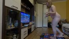 Jouer La fille veut des langues dans sa chatte jusqu'à ce qu'elle obtienne ce qu'elle veut