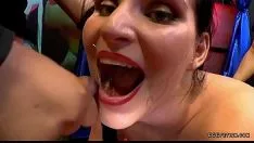 Reproduzir Ele está me pedindo para fazer filmes pornô com ele em minha casa