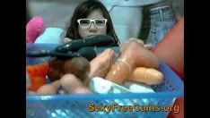 Play The Chinese teenager shows us how she rubs her dick on the webcam