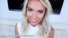 Afspelen Blonde Athena zuigt lul en wordt geneukt in haar vagina
