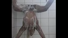 Jouer In bagno, questa mora si masturba all'inferno per soldi
