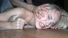 Reproducir Muy brutalmente viola a esta rubia amateur muy buena polla