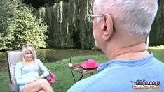 Reproducir Sexo Con Jovencita Delgada No Tiene Con Quien Follarla Y Le Mete Los Dedos En El Coño