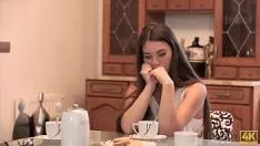 Jouer Erotica rumena con dilettanti con uno che salta subito sul cazzo quando lo vede