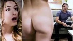 Reproduzir Ele faz sua pata olhando para uma linda mulher que espera por terapia e naqueles