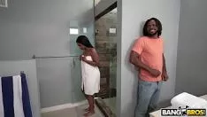 Reproduzir Várias vezes essa mulher leva na bunda de um cara superdotado