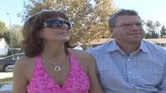Jouer Questa bella bionda si toglie il reggiseno e vuole succhiargli il cazzo