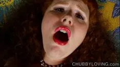 Abspielen Super sexy Muschi mit weichen Brüsten und prallem Hintern will einen dicken Schwanz