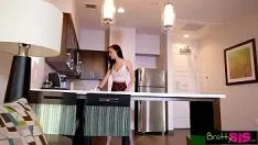 Jouer Elle met sa bite dans sa bouche quand elle veut