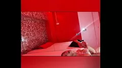 Afspelen Latina tiener Reyna Blancaa wordt vies met een dildo