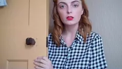 Oynat İngiliz Zencefil Kızıl Saçlı Amatör El İşi ve Ağıza Boşalmada POV'a Gidiyor