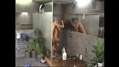 Reproducir Sexo con una mujer joven se folla a su pareja cuando me ducho
