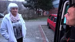 Oynat Sokak MILF Büyük Cumshot Finali ile Açık Kamu Karşılaşmasına Kandırıldı