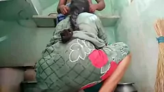Afspelen Desi Aunty's stomende badkamer -ontmoeting: Outdoor Pornstar Action