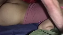 Jouer Big Booty Amateur Teen obtient du sexe hardcore pour le chien