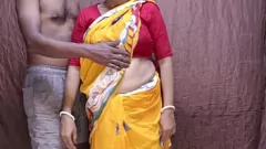 Afspelen Desi Milf in Saree wordt gecreëerd door de vrienden van de man in hardcore rollenspel