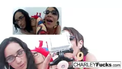 Jouer Bruna lesbiche pornostars charley chase & amico si scatenano con dildo e sesso orale