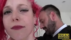 Oynat Sert Sikiş BDSM: Kızıl Saçlı İtaatkar Parmaklı ve Saplanmış